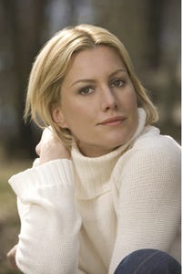 Alice Evans as Younger Eloise Hawking