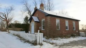 Farmhouse Facelift, Season 3 Episode 4 image