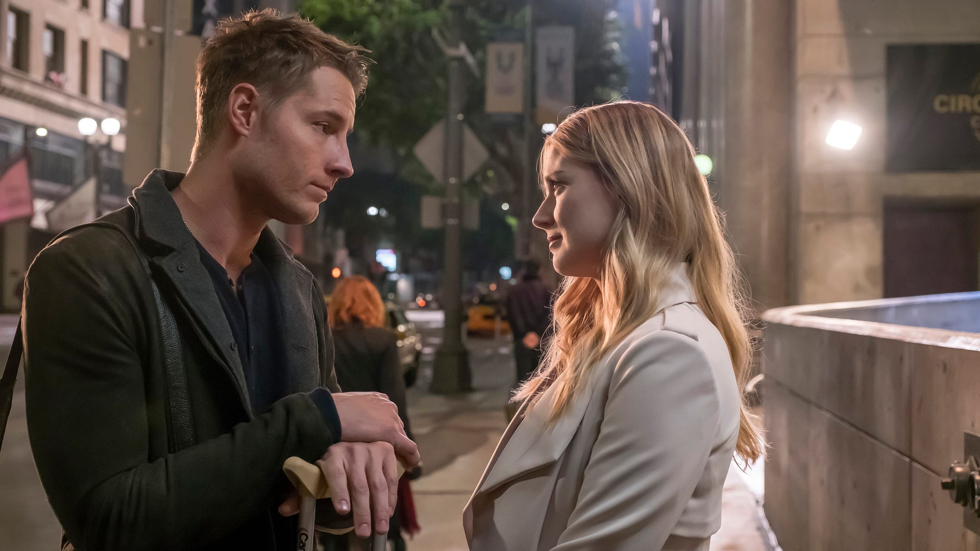 Justin Hartley as Kevin, Alex Breckenridge as Sophie, This Is Us