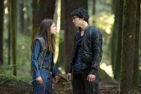 The 100 - Season 1 "Twilight's Last Gleaming" - Marie Avgeropoulos and Bob Morley