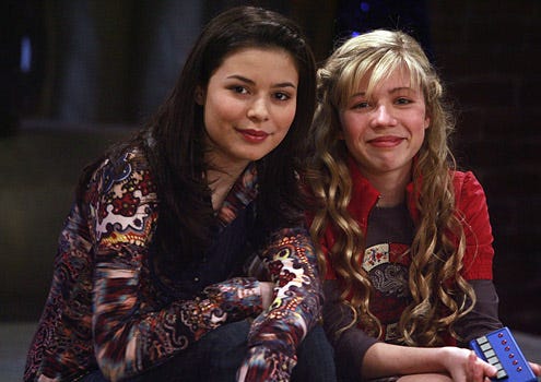 iCarly - Miranda Cosgrove as Carly and Jennette McCurdy as Sam