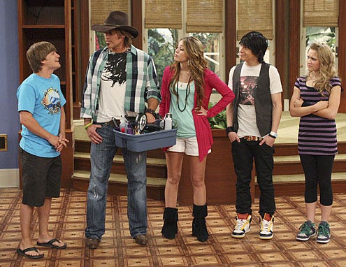 Hannah Montana - Season 3 - "Miley Says Goodbye?" - Jason Earles, Billy Ray Cyrus, Miley Cyrus, Mitchel Musso, Emily Osment