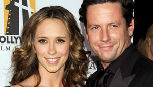 Jennifer Love Hewitt and Ex-Fiance "Working It Out"