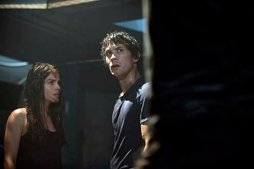 The 100 - Season 1 - "Contents Under Pressure" - Marie Avgeropoulos and Bob Morley