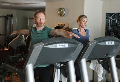 Modern Family - Season 2 - "Strangers on a Treadmill" - Jesse Tyler Ferguson and Julie Bowen