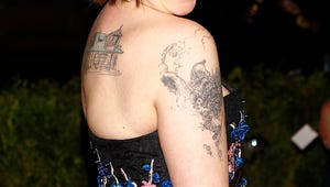 See the Shirt with Naked Girls Star Lena Dunham All Over It