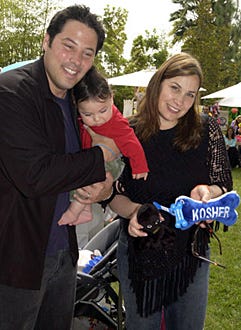 Greg Grunberg, Elizabeth Grunberg and Sam -"Silver Spoon Dog and Baby Buffet” - April 16, 2004