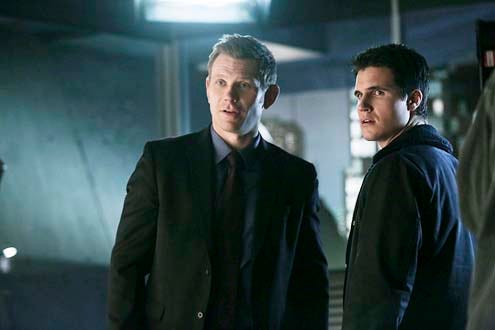 The Tomorrow People - Season 1- "Brother's Keeper" - Mark Pellegrino and Robbie Amell