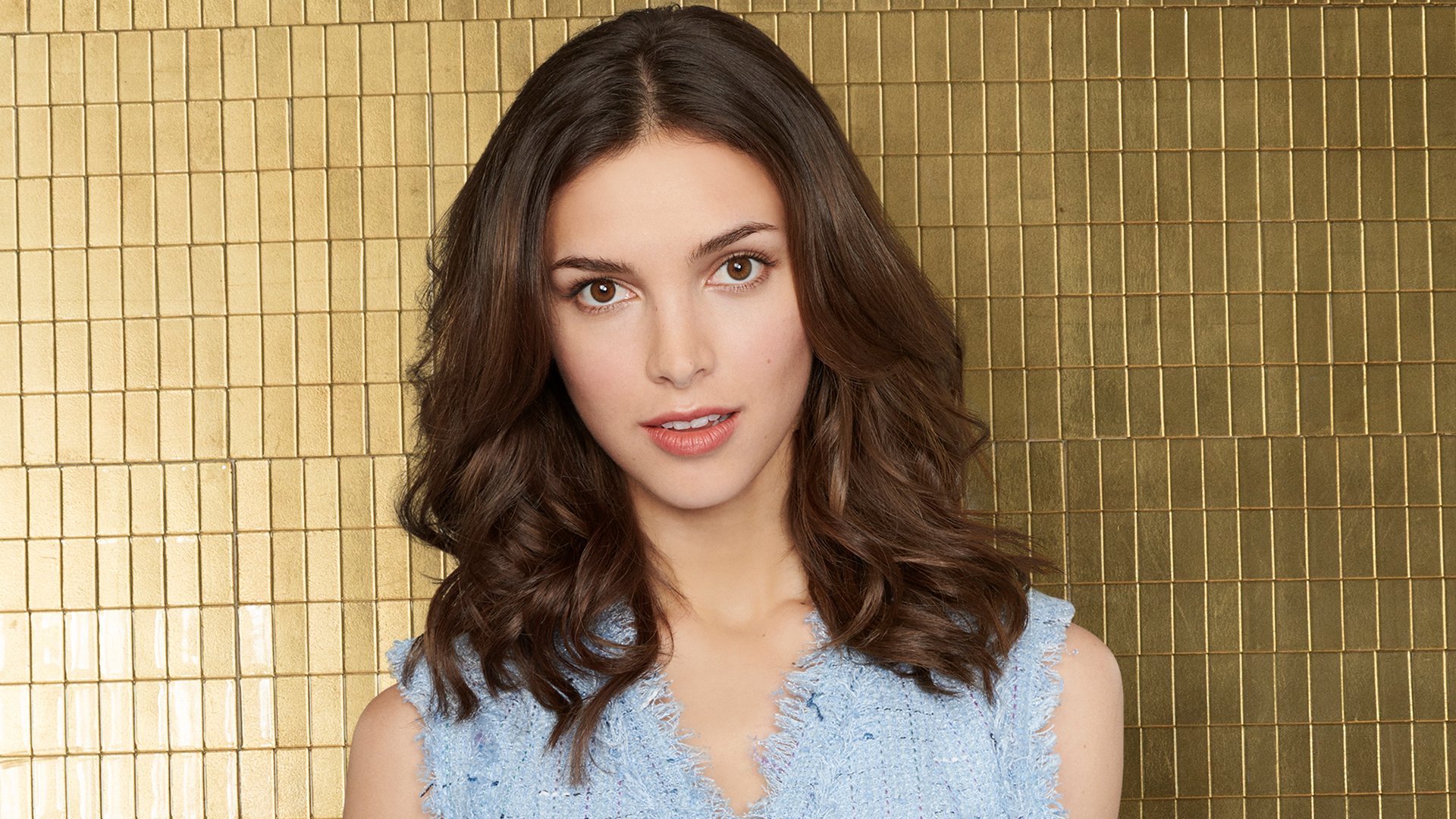 Denyse Tontz as Alicia Mendoza, Grand Hotel