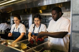 The Migrant Kitchen, Season 3 Episode 5 image