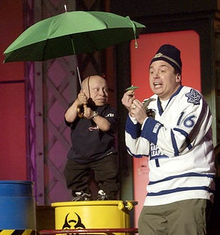 Verne Troyer and Mike Myers - Nickelodeon's 15th Annual Kids Choice Awards, April 20, 2002