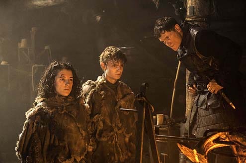 Game of Thrones - Season 4 - "Oathkeeper" - Ellie Kendrick, Thomas Brodie-Sangster and Burn Gorman