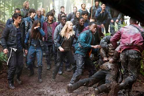 The 100 - Season 1 - "Murphy's Law" - Bob Morley, Marie Avgeropoulos and Eliza Taylor