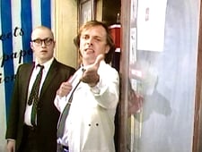 Bottom, Season 1 Episode 5 image