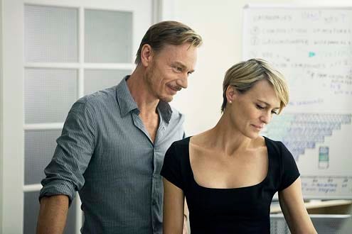 House of Cards - Sesaon 1 - "Chapter 9 " - Ben Daniels and Robin Wright