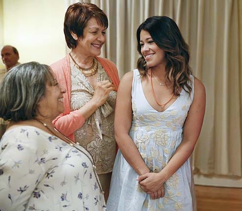 Jane the Virgin - Season 1 - "Chapter One" - Ivonne Coll and Gina Rodriguez