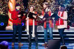 The Christmas Caroler Challenge, Season 1 Episode 4 image