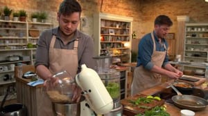 The Big Family Cooking Showdown, Season 1 Episode 12 image