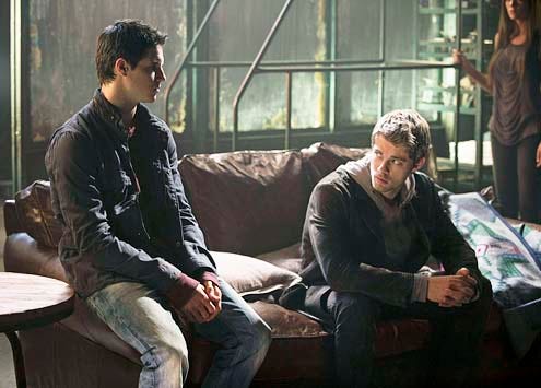 The Tomorrow People - Season 1 - "Kill or Be Killed" - Robbie Amell and Luke Mitchell