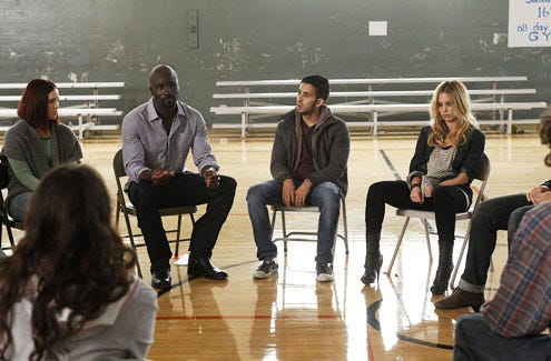 Ringer - Season 1 - "Maybe We Should Get a Dog Instead" - Mike Colter as Malcolm Ward and Sarah Michelle Gellar as Bridget Kelly/Siobhan Martin