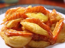 Bizarre Foods: Delicious Destinations, Season 5 Episode 16 image