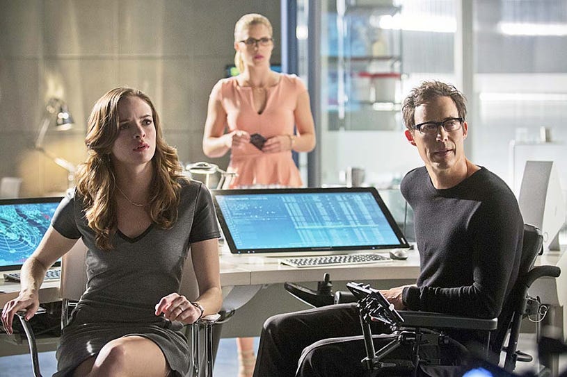 The Flash - Season 1 - "Flash vs. Arrow" - Danielle Panabaker, Emily Bett Rickards and Tom Cavanagh