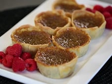 Bizarre Foods: Delicious Destinations, Season 5 Episode 15 image