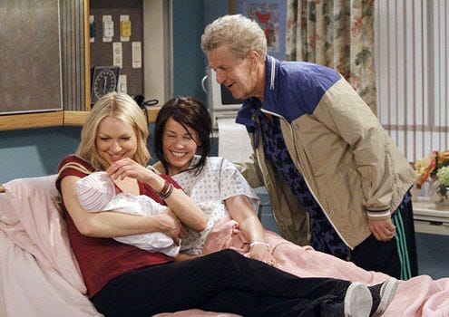 Are You There, Chelsea - Season 1 - "Pilot" - Laura Prepon as Chelsea, Chelsea Handler as Sloan and Lenny Clarke as Melvin