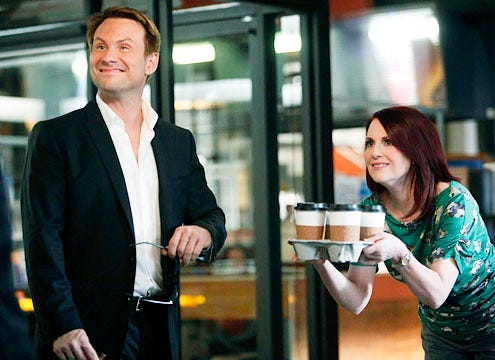 Breaking In - Season 2 "The Contra Club" - Christian Slater and Megan Mullally