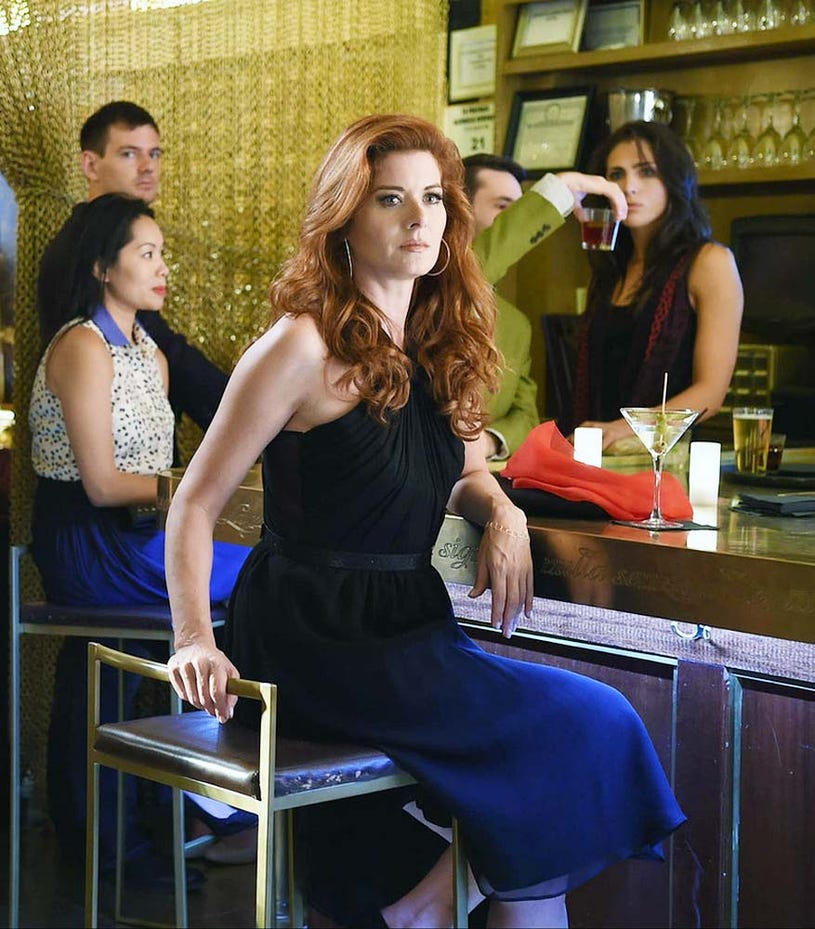 The Mysteries of Laura - Season 1 - "The Mystery of the Dead Date" - Debra Messing