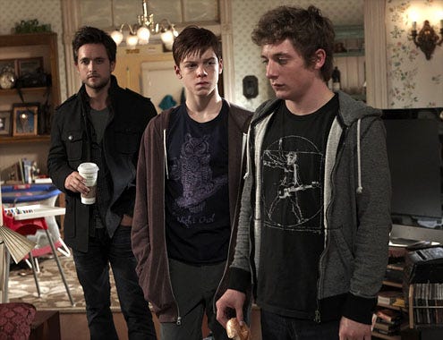 Shameless - Season 1 - Justin Chatwin as Steve, Cameron Monaghan as Ian and Jeremy White as Lip