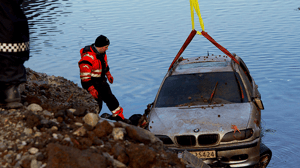 Ice Road Rescue, Season 1 Episode 4 image