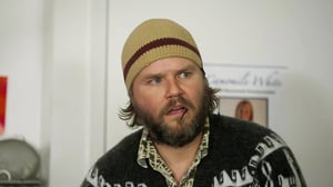 Deadbeat, Season 1 Episode 1 image