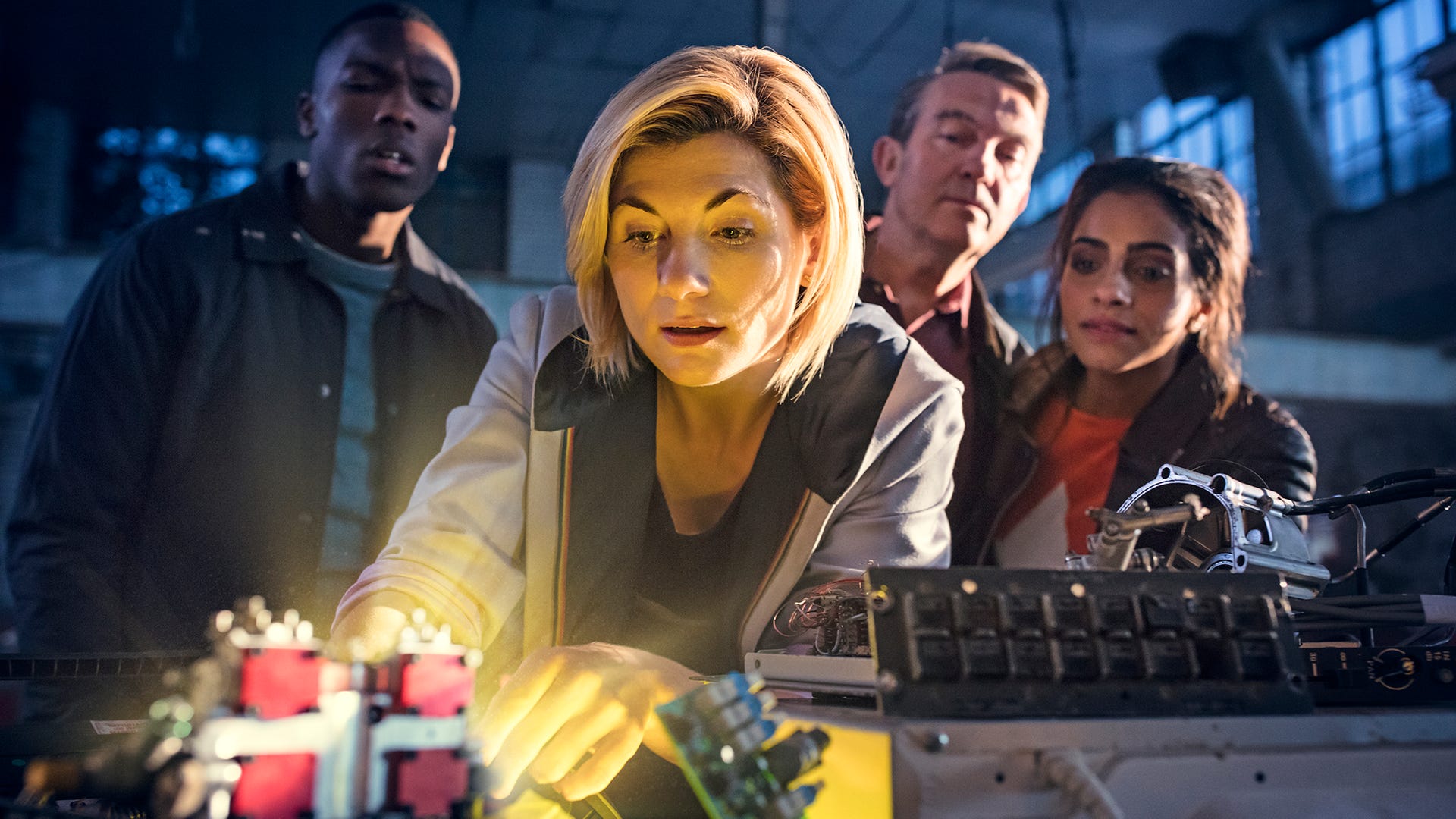 Tosin Cole, Jodie Whittaker, Bradley Walsh, Mandip Gill, Doctor Who