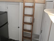 Tiny House Hunters, Season 2 Episode 8 image