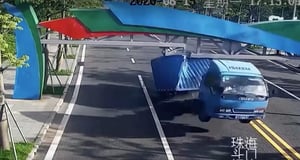 Caught on Dashcam, Season 3 Episode 6 image