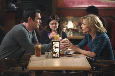 Modern Family - Season 2 - "Regrets Only" - Ty Burrell, Ariel Winter, Julie Bowen