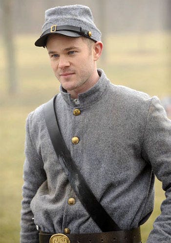 Warehouse 13 - Season 3 - "Queen For A Day" - Aaron Ashmore as Steve Jinks