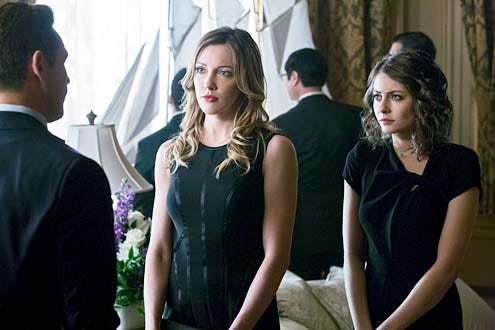Arrow - Season 2 - "City of Blood" - Kevin Alejandro, Katie Cassidy and Willa Holland