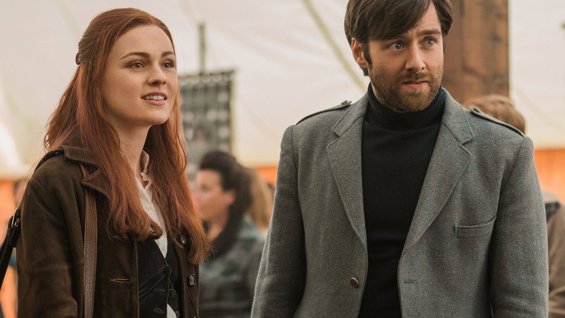 Sophie Skelton and Richard Rankin, Outlander