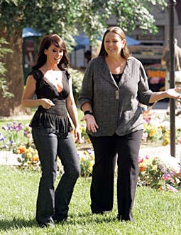 Ghost Whisperer - "The Ghost Within" - Jennifer Love Hewitt and Camryn Manheim