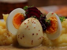 Bizarre Foods: Delicious Destinations, Season 5 Episode 6 image