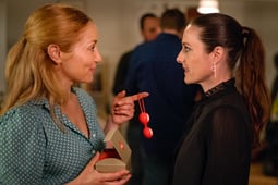 Hånd i hånd, Season 1 Episode 2 image