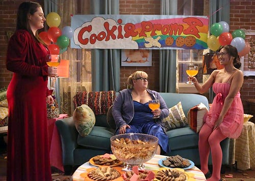 Super Fun Night - Season 1 – “Cookie Prom” - Lauren Ash, Rebel Wilson, Liza Lapira