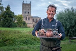 River Hunters, Season 1 Episode 2 image