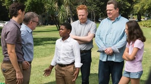 Modern Family, Season 9 Episode 4 image