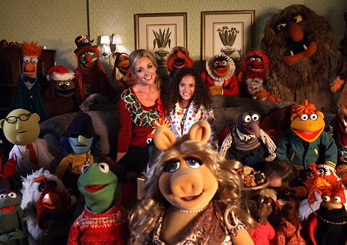 Muppets Christmas: Letters to Santa - Jane Krakowski as Claire's Mother and Madison Pettis as Claire with Penguin, Robin the Frog, Dr. Bunsen Honeydew, Beaker, Camilla the Chicken, Rowlf the Dog, Zoot, Dr. Teeth, Kermit the Frog, Janice, Floyd Pepper, Miss Piggy, Lew Zealand, The Great Gonzo, Animal, Rizzo, Sweetums, Scooter, Pepe the King Prawn and Fozzie Bear