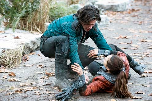 The 100 - Season 1 - I Am Become Death" - Thomas McDonell and Lindsey Morgan