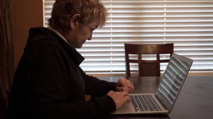 Something's Killing Me, Season 1 Episode 1 image