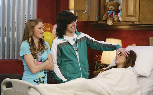 Hannah Montana - Season 3 - "I Honestly Love You (No, Not You)" - Emily Osment, Mitchel Musso, Miley Cyrus